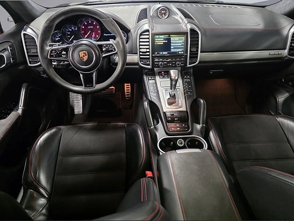 Porsche Cayenne GTS 11 of 13