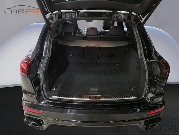 Porsche Cayenne GTS 13 of 13