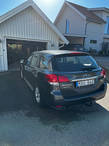 Subaru Legacy 4 of 5