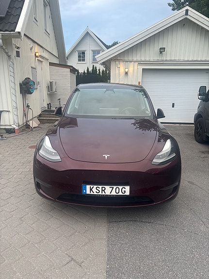 Tesla Model Y 2 of 8