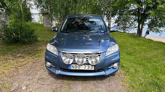 Toyota RAV4 2 of 5