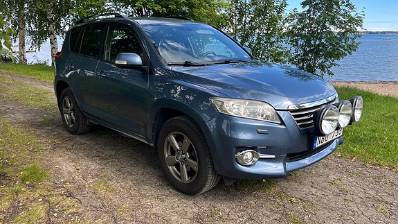 Toyota RAV4 3 of 5