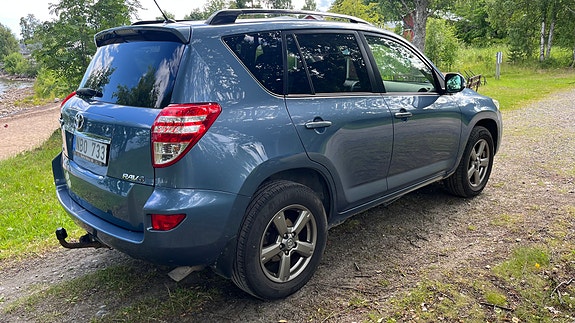 Toyota RAV4 4 of 5