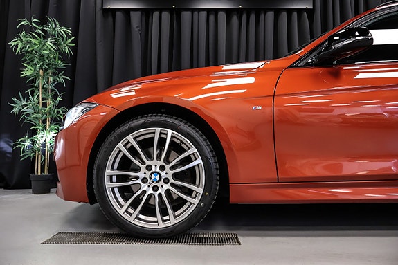 BMW 330d 4 of 5