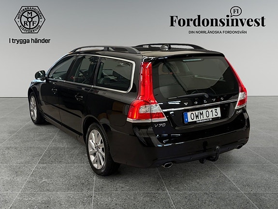 Volvo V70 3 of 5