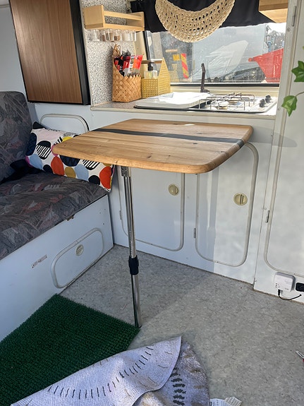 Volkswagen Caravelle 3 of 6