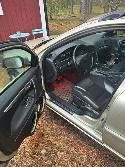 Volvo V70 3 of 3