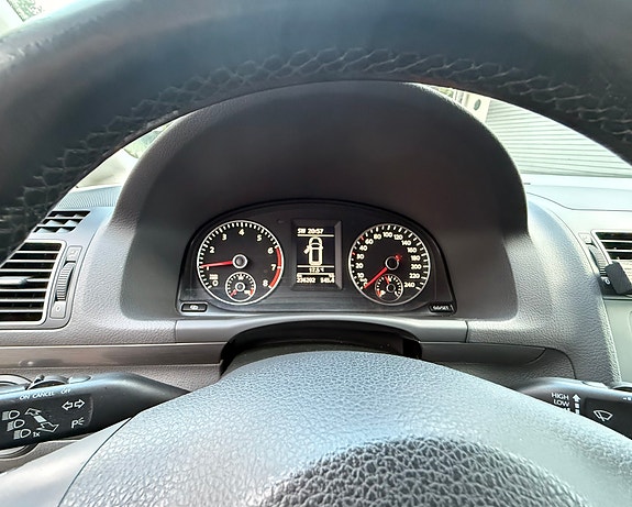 Volkswagen Touran 3 of 5