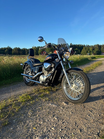 Honda VT600C Shadow 2 of 9