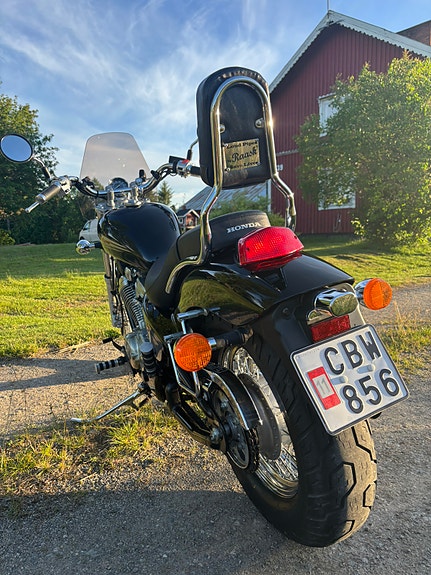 Honda VT600C Shadow 5 of 9