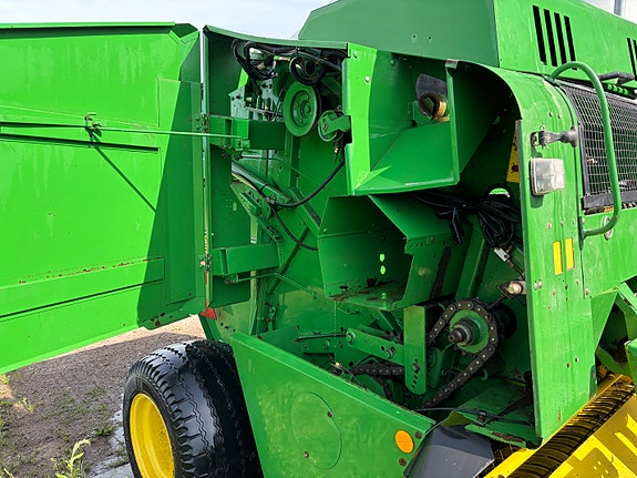Rundbalspress John Deere 575 4 of 6