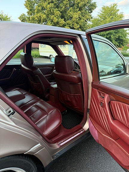 Mercedes-Benz C280 8 of 10