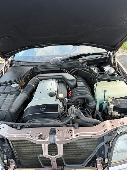 Mercedes-Benz C280 9 of 10