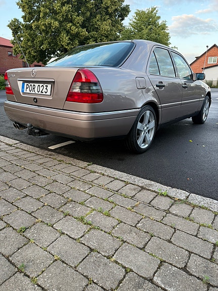 Mercedes-Benz C280 3 of 10