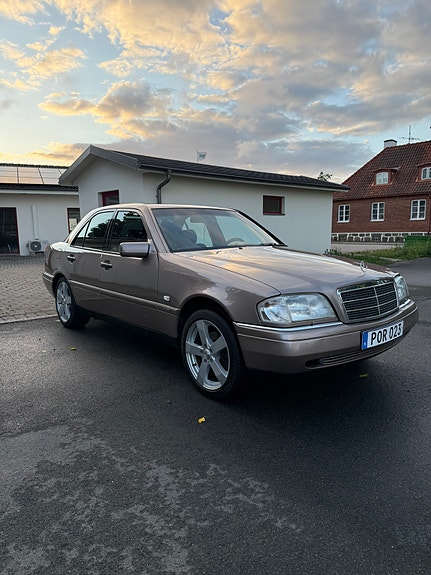 Mercedes-Benz C280 10 of 10