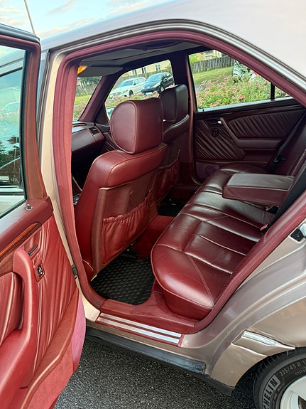 Mercedes-Benz C280 7 of 10