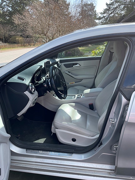 Mercedes-Benz CLA250 3 of 6