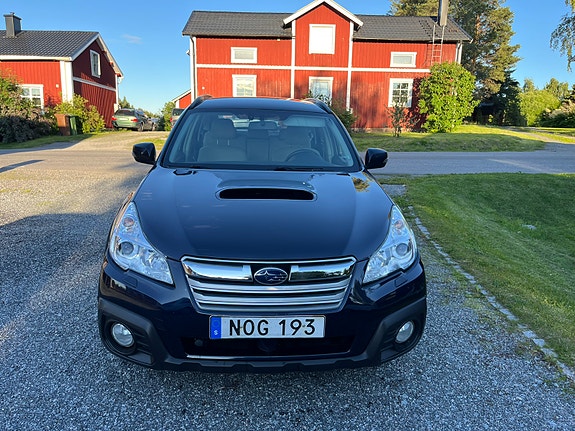 Subaru Outback 2 of 5