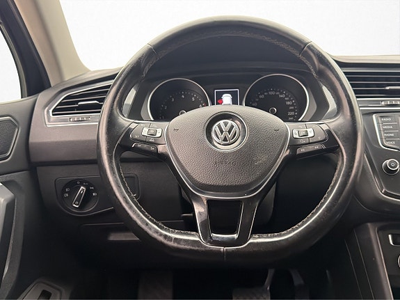 Volkswagen Tiguan 14 of 30