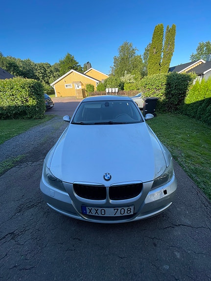 BMW 325i 2 of 5