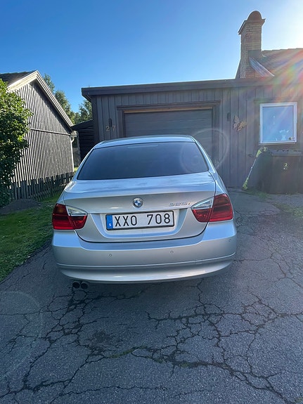 BMW 325i 4 of 5