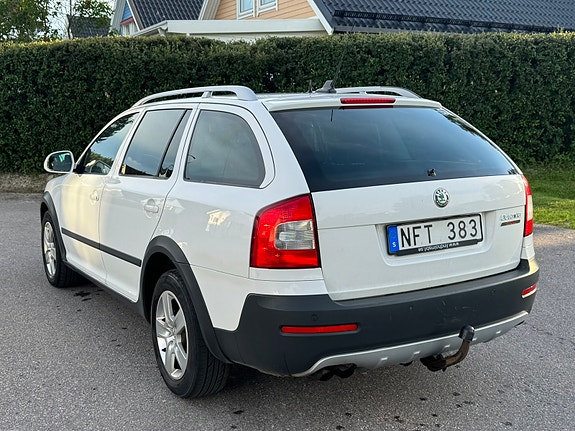 Skoda Octavia Scout 3 of 5