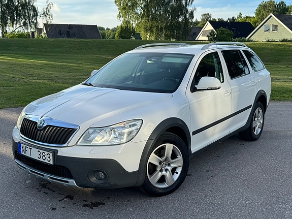 Skoda Octavia Scout 2 of 5