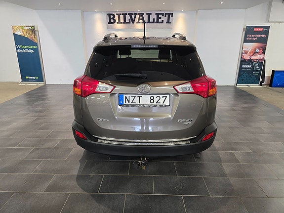 Toyota RAV4 6 of 14