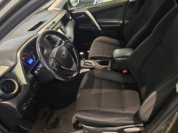 Toyota RAV4 10 of 14
