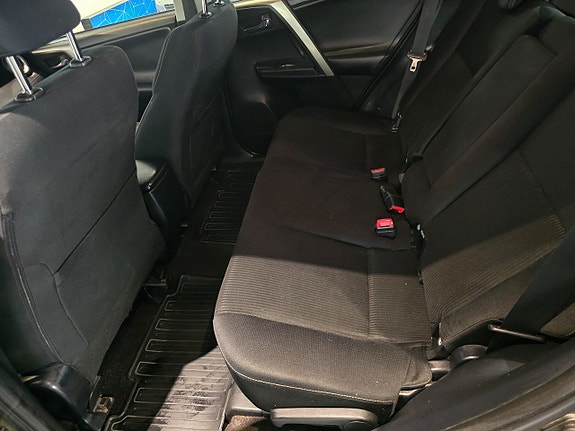 Toyota RAV4 12 of 14