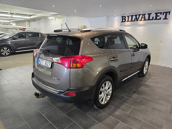Toyota RAV4 8 of 14