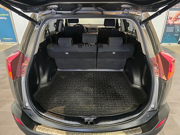Toyota RAV4 9 of 14