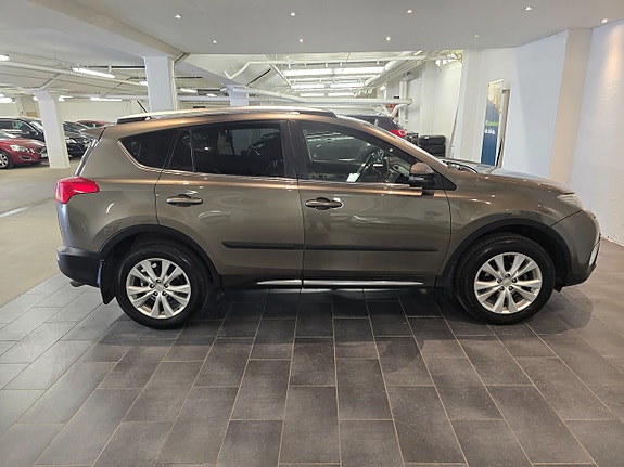 Toyota RAV4 4 of 5