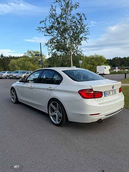BMW 320d 4 of 5