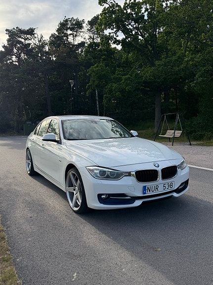BMW 320d 2 of 5