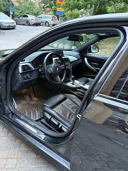 BMW 330e 8 of 8