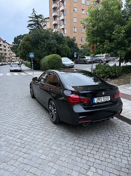 BMW 330e 5 of 8