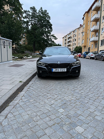 BMW 330e 4 of 8