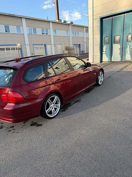 BMW 320d 3 of 5