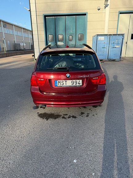 BMW 320d 2 of 5