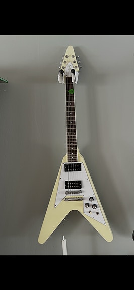 Gibson flying v 70,s white