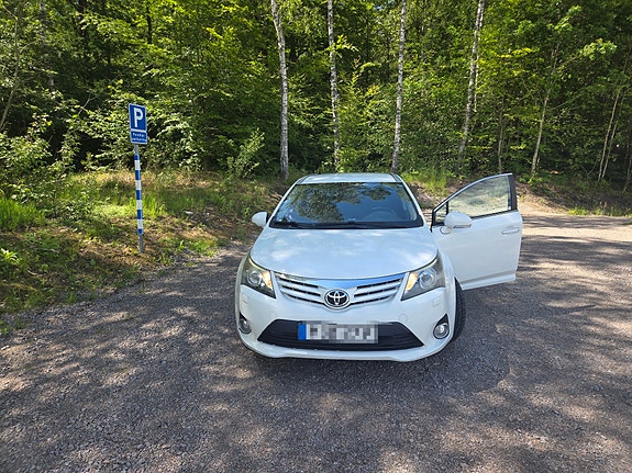 Toyota Avensis 4 of 4