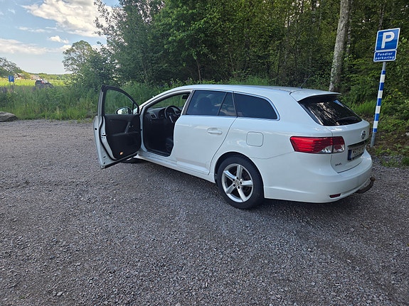 Toyota Avensis 3 of 4