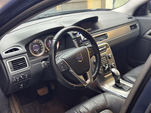 Volvo XC70 10 of 17