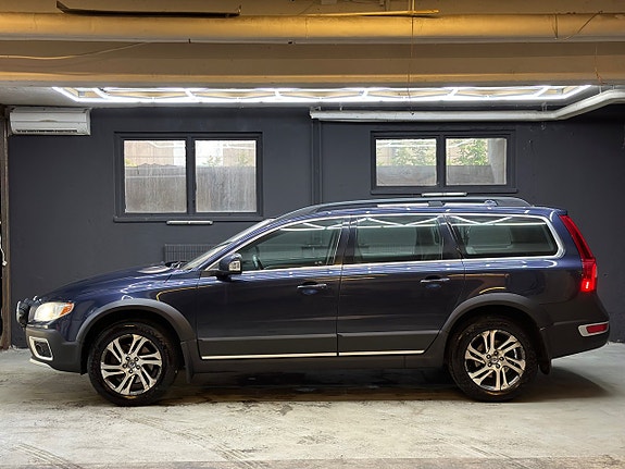 Volvo XC70 2 of 5