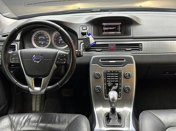 Volvo XC70 12 of 17