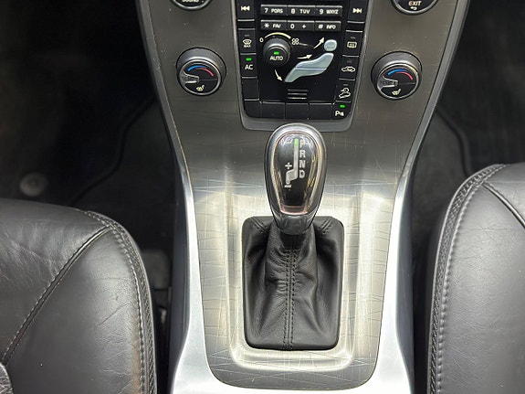Volvo XC70 13 of 17