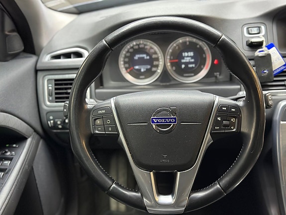 Volvo XC70 11 of 17