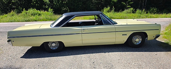 Plymouth Fury 4 of 5