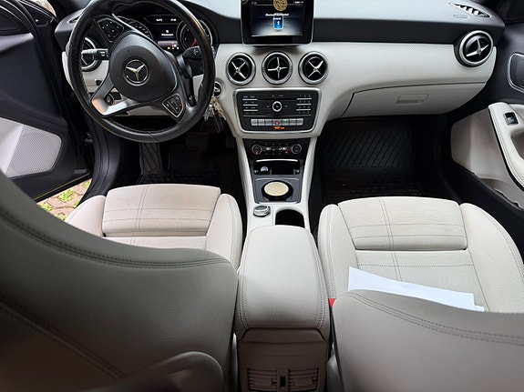 Mercedes-Benz A180 d 2 of 4